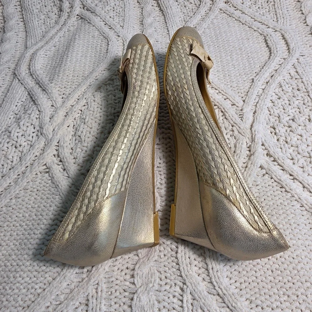 Stuart Weitzman toe models metallic